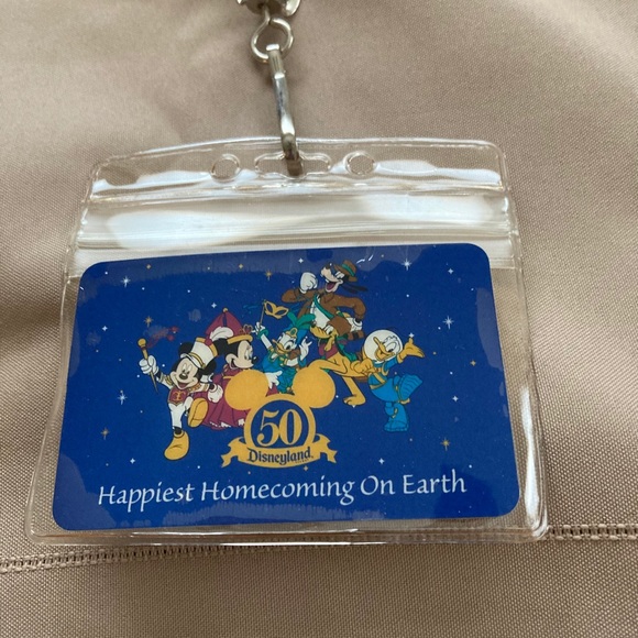 Disney - NWT Vintage Disneyland 50th Fast Pass Holder. - Picture 4 of 5